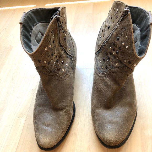 Weathered and Studded Grey Leather Cowboy Boots - Picture 3 of 5